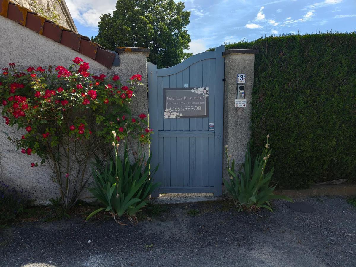 Gite Les Piraudieres Noyant-de-Touraine Exterior foto